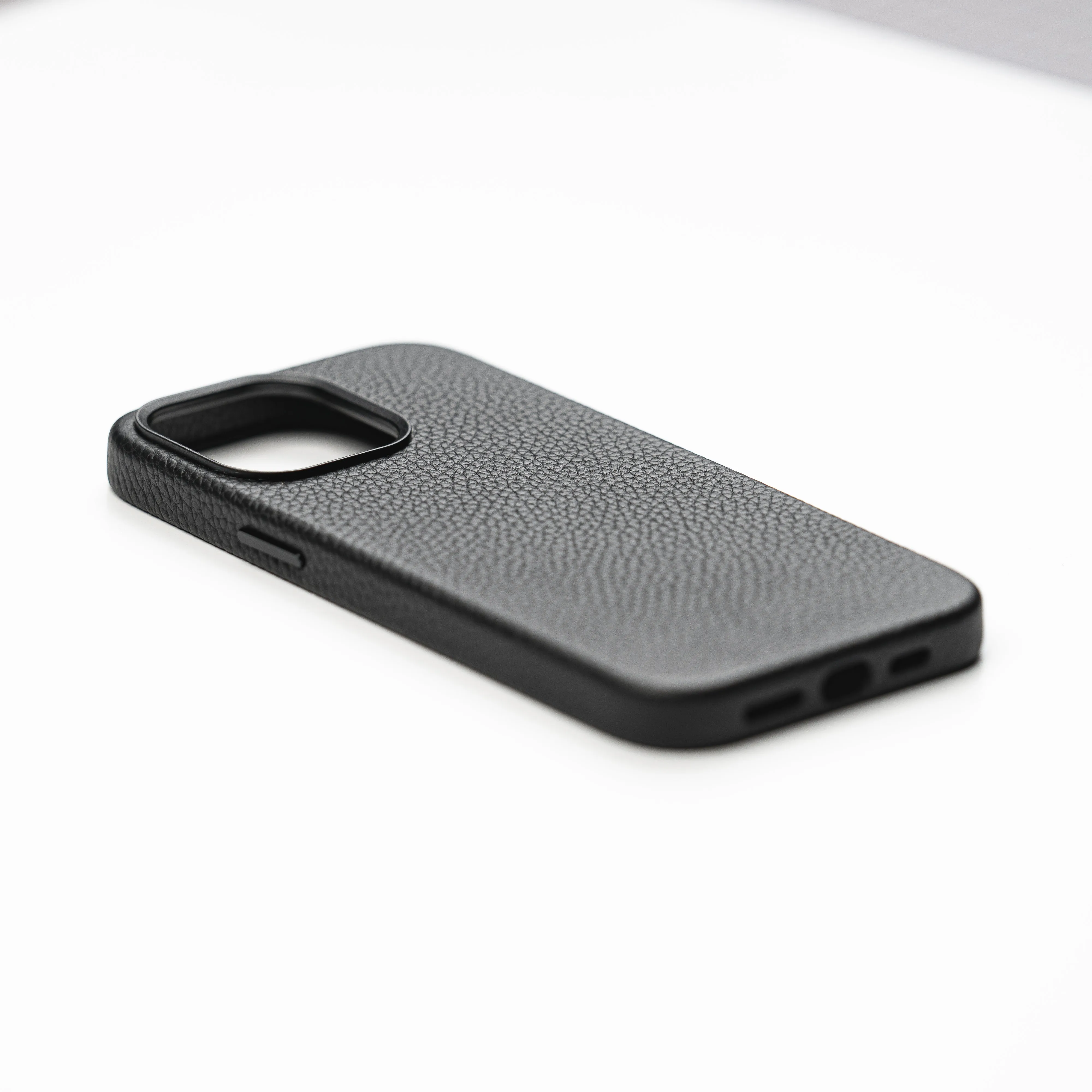 Pebble Leather iPhone 14 Pro Case